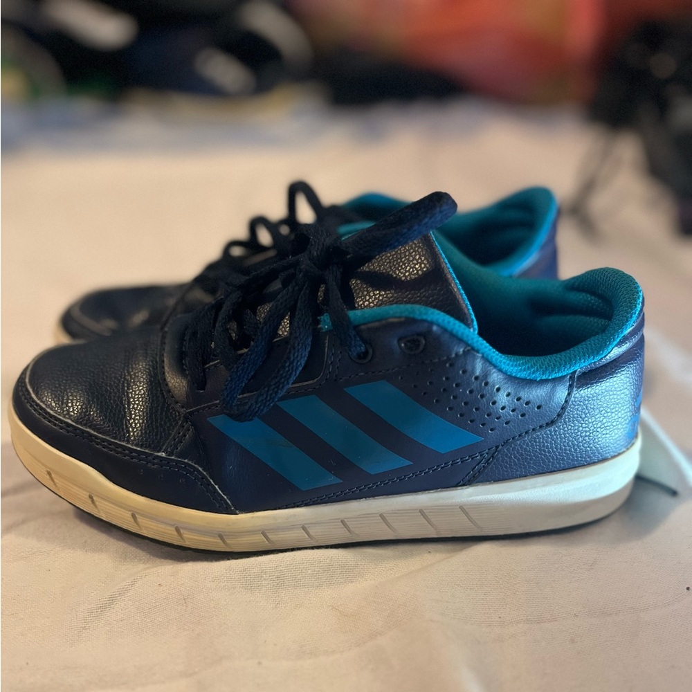 RARE Adidas Kids' Navy and Teal Leather Sneakers. Size Boy’s 3